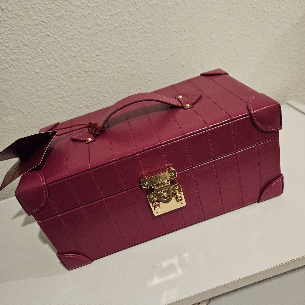 Victoria's Secret jewelry box trunk - Picture 3 of 9